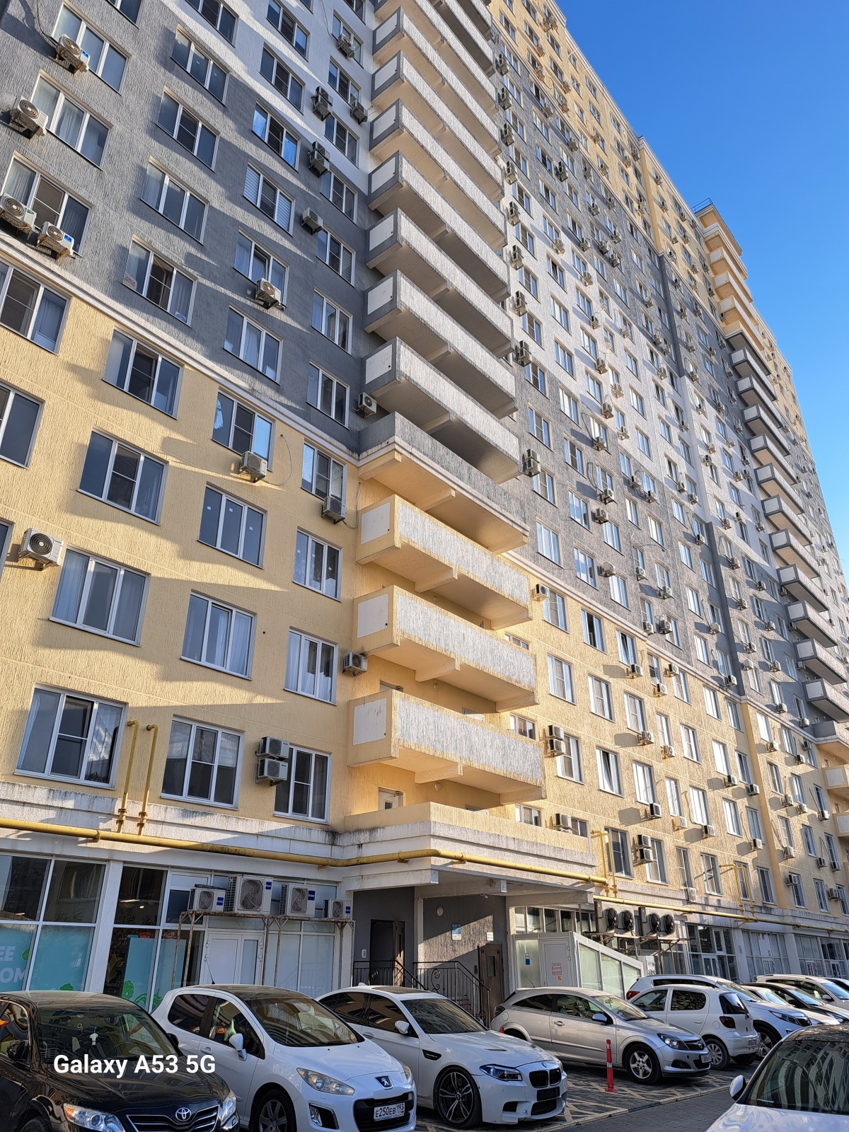  Уютная студия южном районе видом на горы.